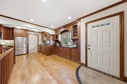 4664 Hillsboro Avenue N, New Hope, MN 55428