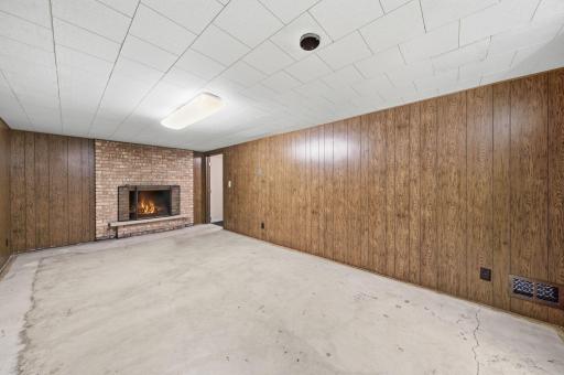 4664 Hillsboro Avenue N, New Hope, MN 55428