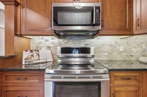4664 Hillsboro Avenue N, New Hope, MN 55428