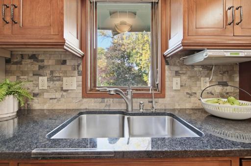 4664 Hillsboro Avenue N, New Hope, MN 55428