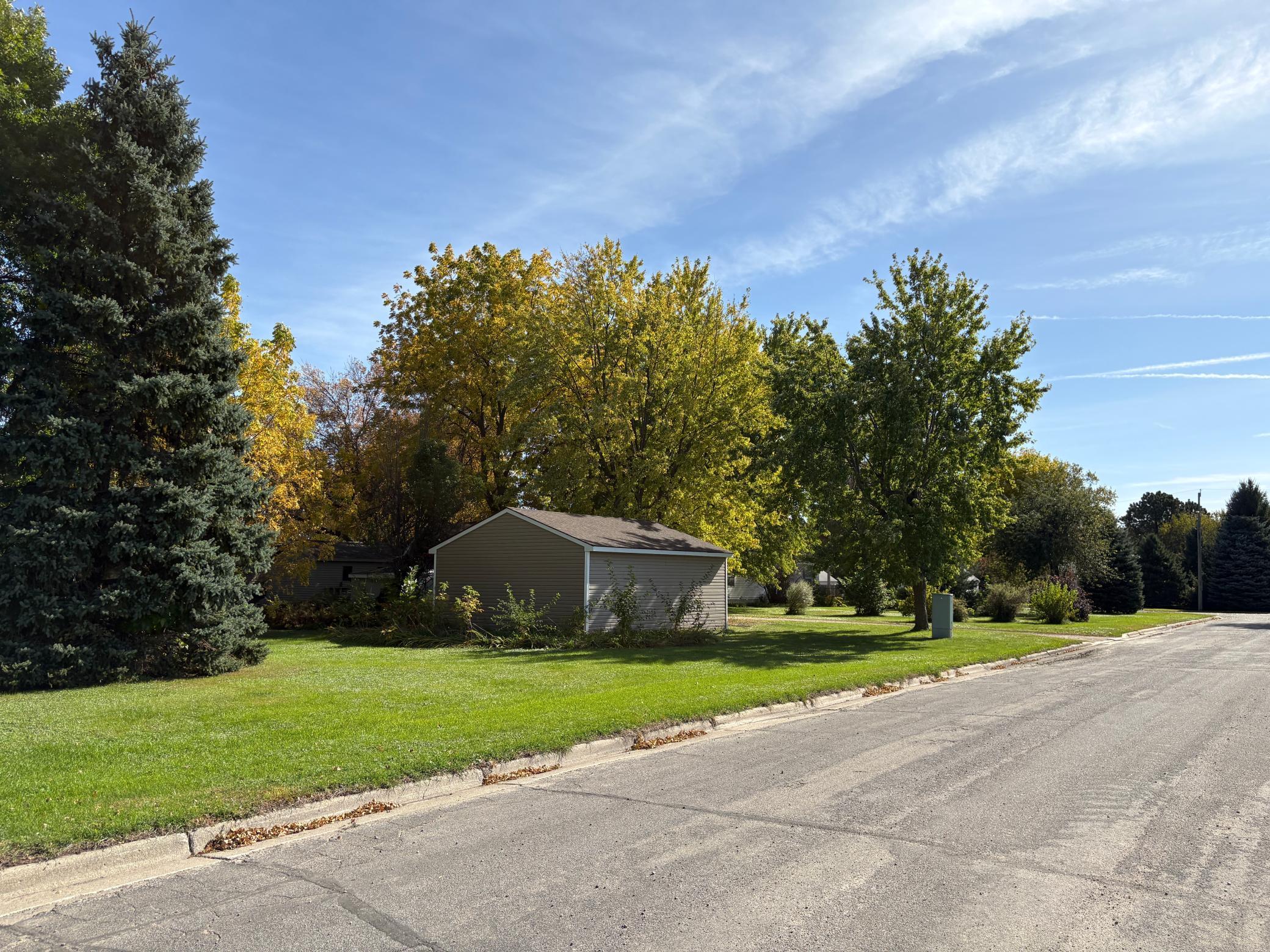 Lot / Garage