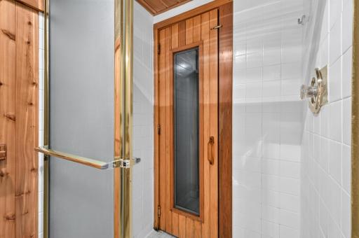 Don't miss the sauna door through the shower!