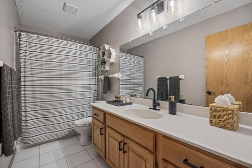 8860 Everest Lane N, Maple Grove, MN 55311