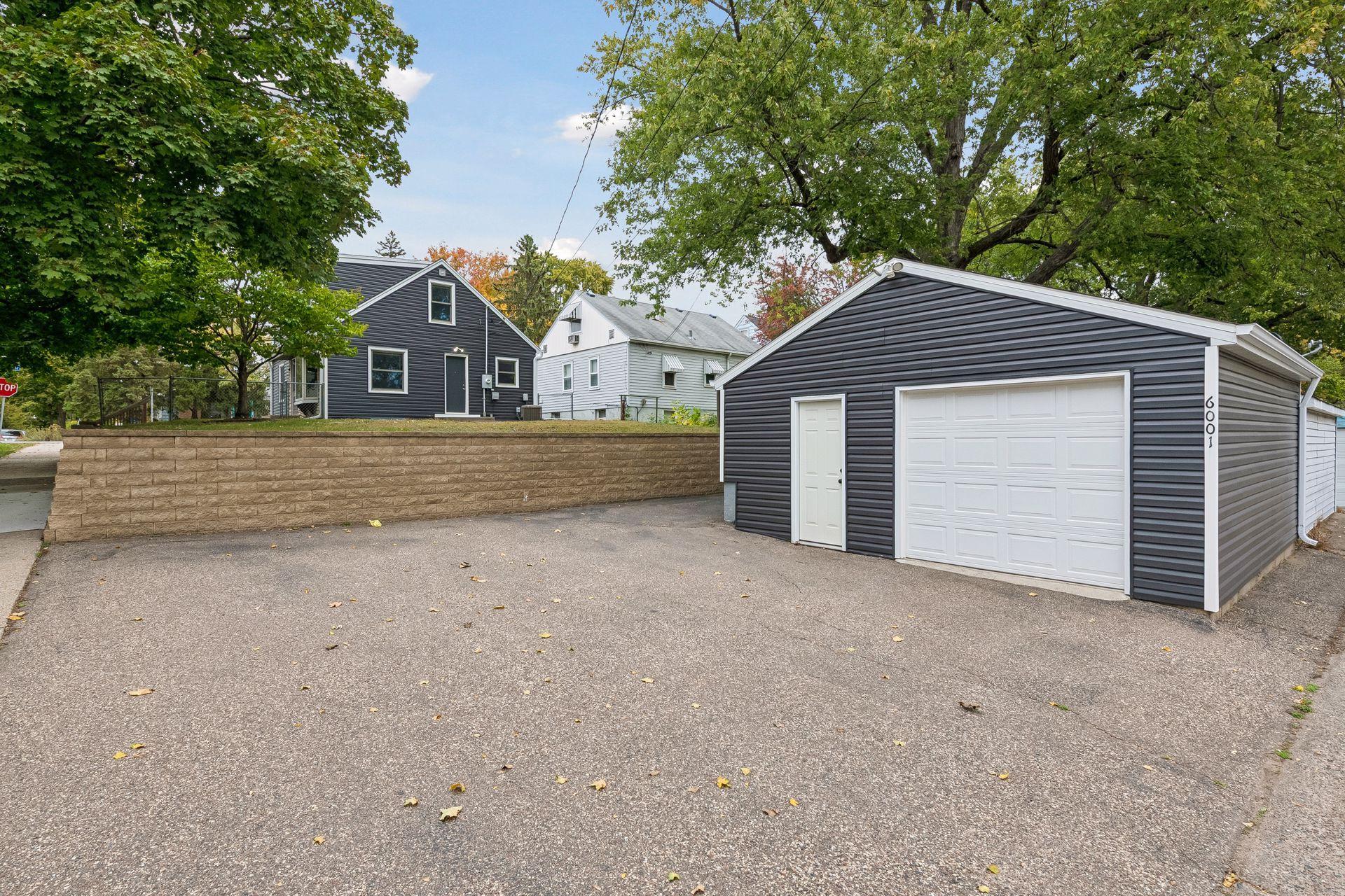 Detached Garage With Extra Parking