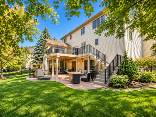 1400 Larkspur Drive, Woodbury, MN 55129