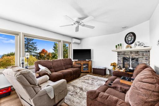 1424 E Skyline Parkway, Duluth, MN 55805