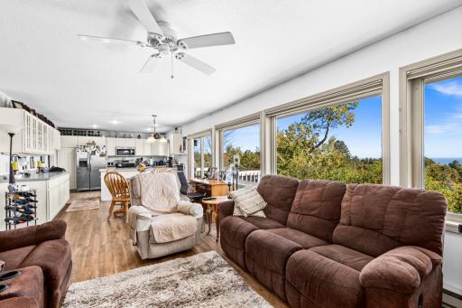 1424 E Skyline Parkway, Duluth, MN 55805