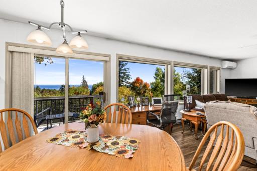 1424 E Skyline Parkway, Duluth, MN 55805