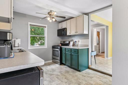 670 Goodwin Avenue N, Oakdale, MN 55128