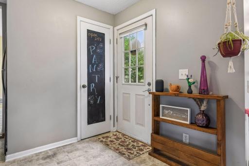 670 Goodwin Avenue N, Oakdale, MN 55128