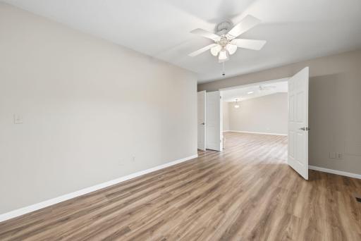 20-web-or-mls-974_Yuma_Ln_N_Plymouth_MN_55447_0277.jpg