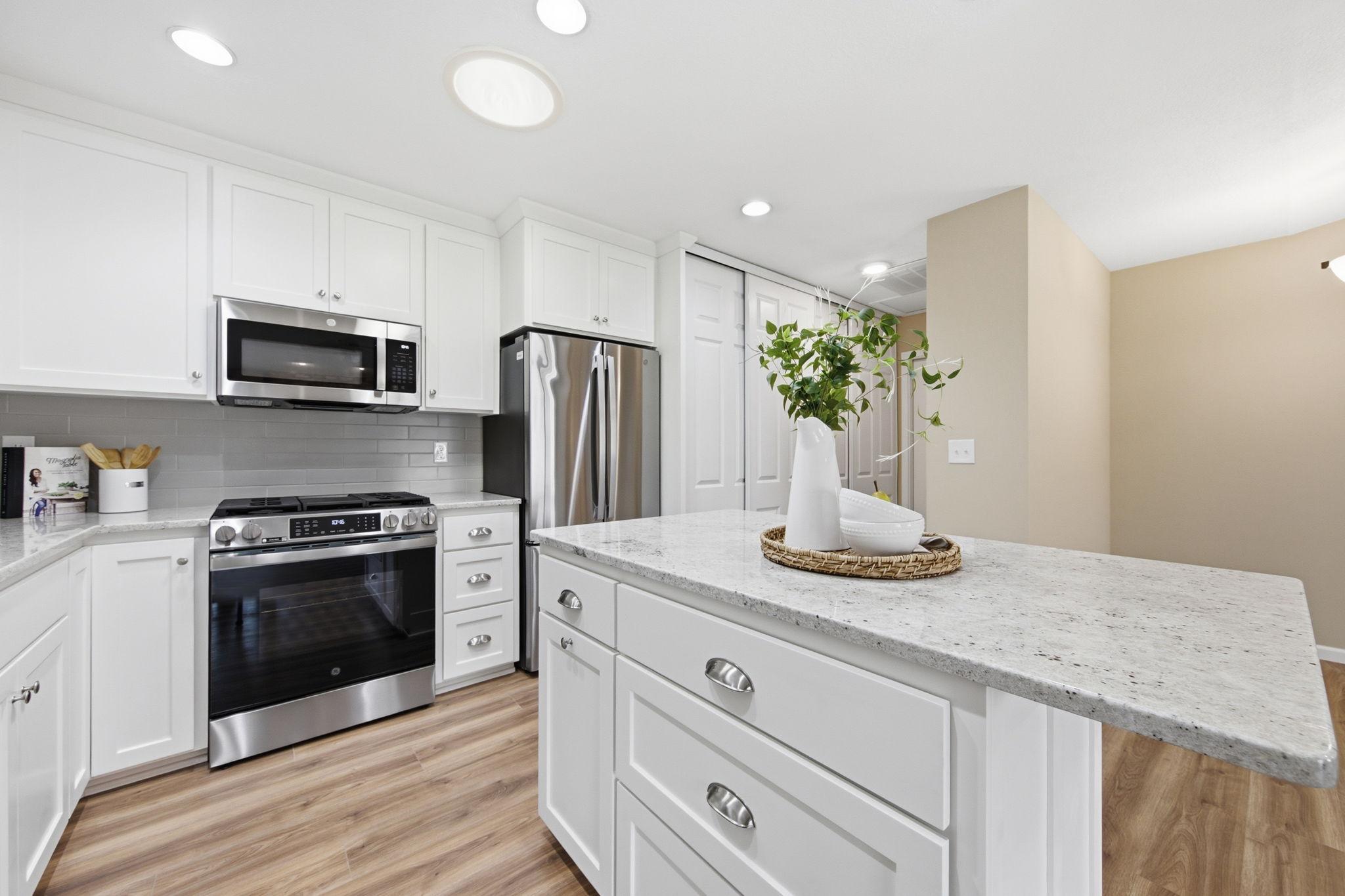 14-web-or-mls-974_Yuma_Ln_N_Plymouth_MN_55447_0257.jpg