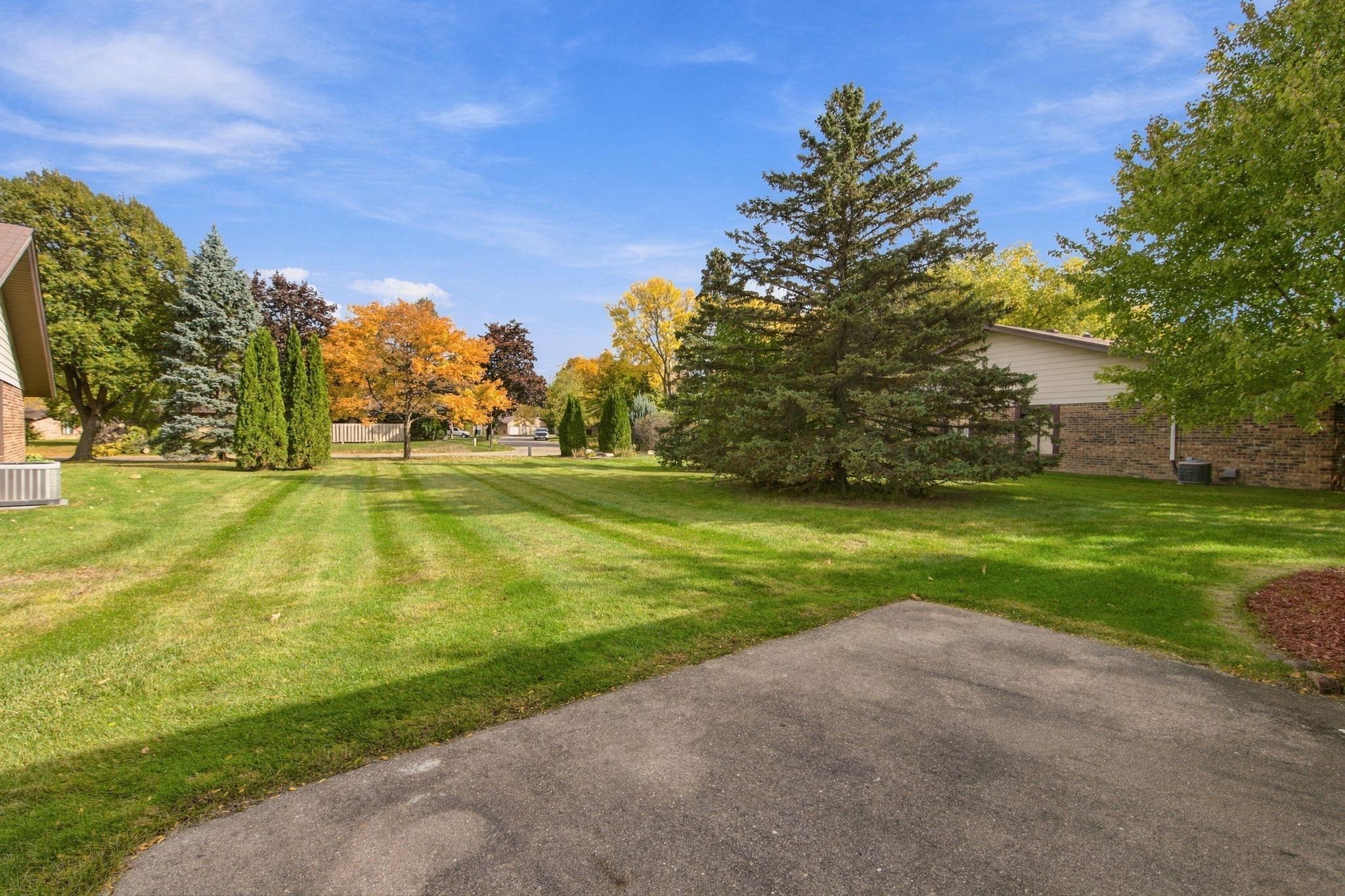 31-web-or-mls-974_Yuma_Ln_N_Plymouth_MN_55447_0247.jpg
