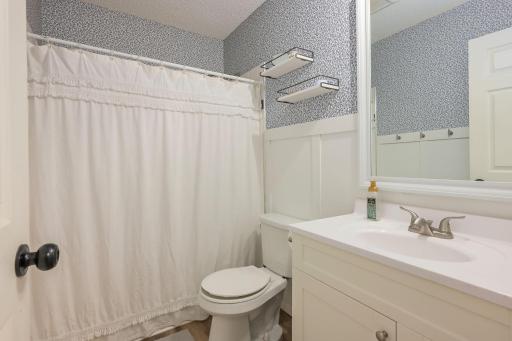 1701 James Place, Burnsville, MN 55337
