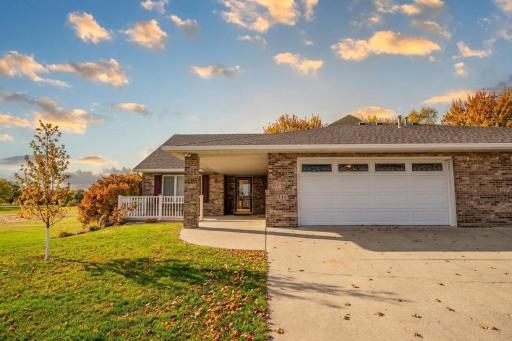 211 Valley View Drive SE, Willmar, MN 56201