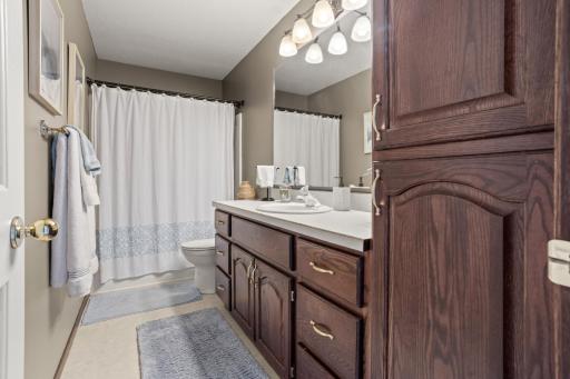 5010 Meadow Creek Drive S, Fargo, ND 58104