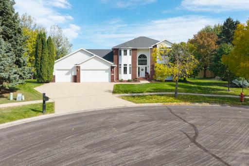 5010 Meadow Creek Drive S, Fargo, ND 58104