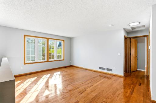 494 Appleblossom Lane, Shakopee, MN 55379