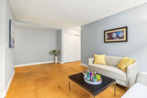 2747 Dupont Avenue S, 101, Minneapolis, MN 55408