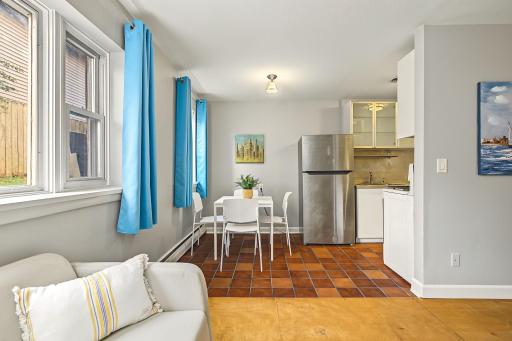2747 Dupont Avenue S, 101, Minneapolis, MN 55408