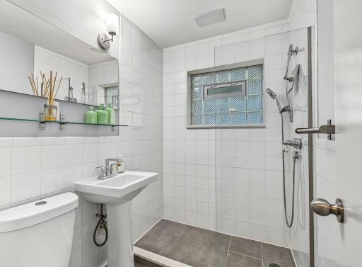 2747 Dupont Avenue S, 101, Minneapolis, MN 55408