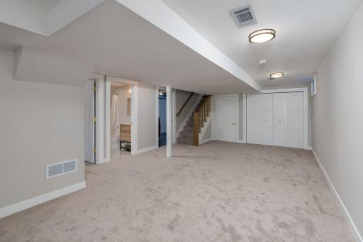 933 Thompson Ravine Road, Mankato, MN 56001
