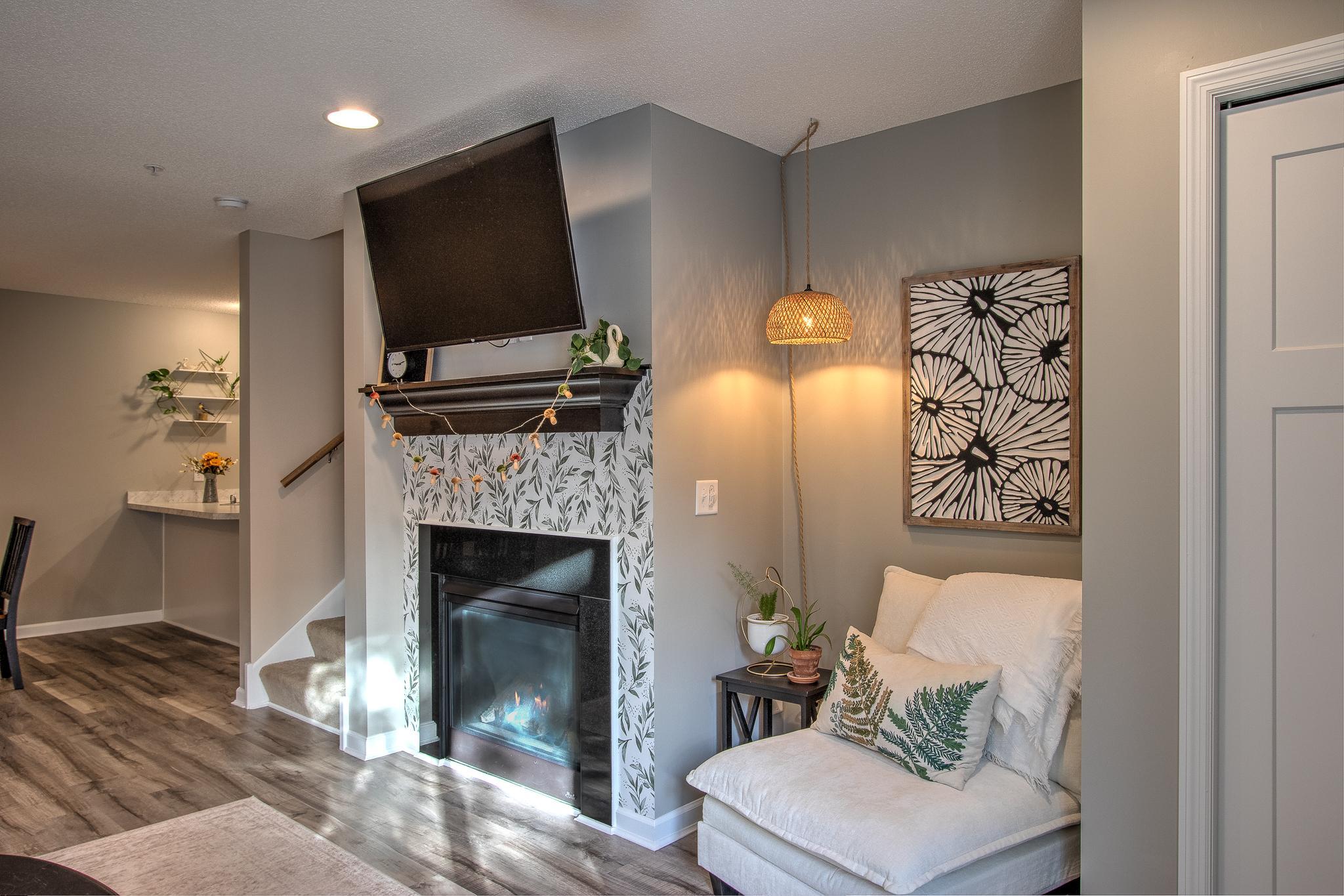Gas fireplace with mantel