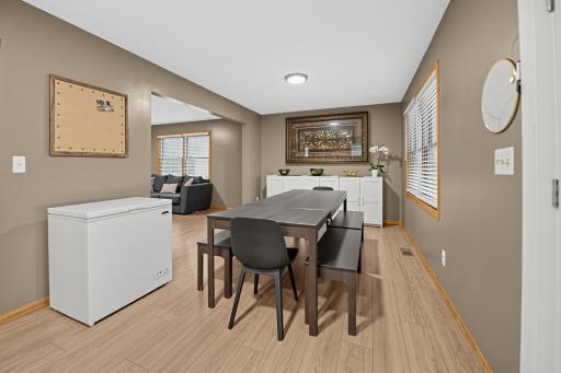 22_1115_Newton_Ave_N-Dining_room-7652.jpg