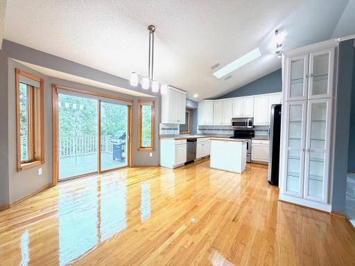 6585 Promontory Drive, Eden Prairie, MN 55346