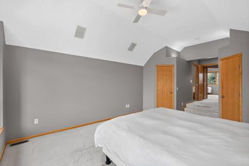 6585 Promontory Drive, Eden Prairie, MN 55346