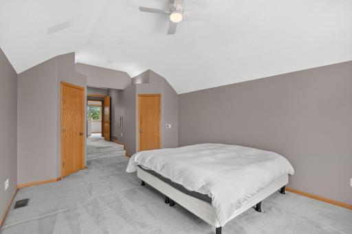 6585 Promontory Drive, Eden Prairie, MN 55346
