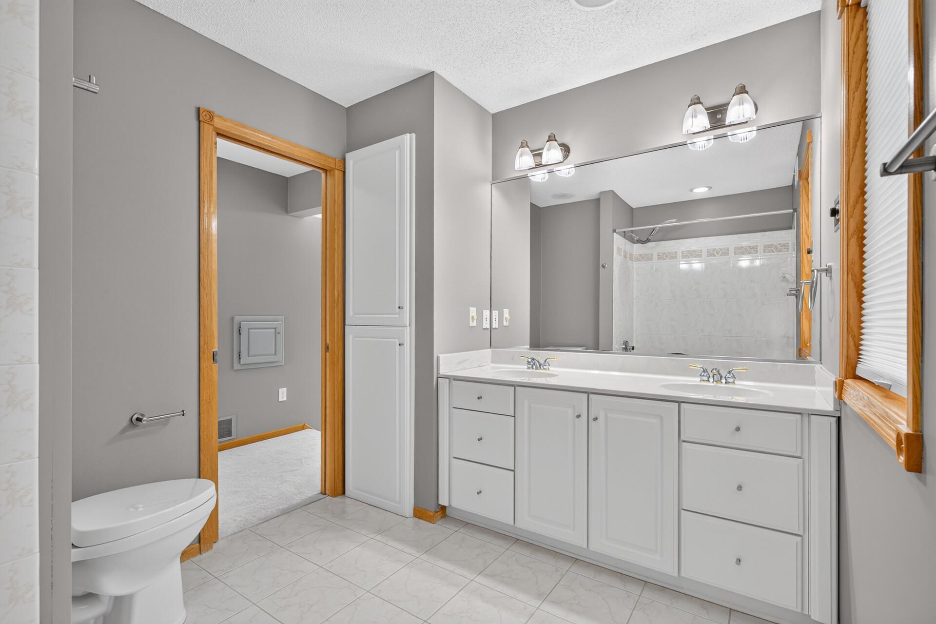 Primary Full / Private Bath