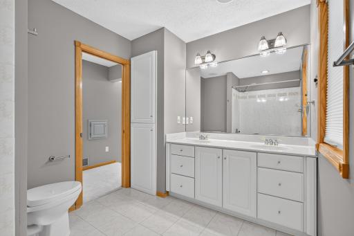6585 Promontory Drive, Eden Prairie, MN 55346
