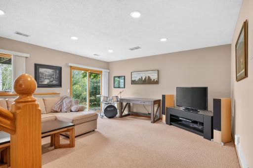 6585 Promontory Drive, Eden Prairie, MN 55346