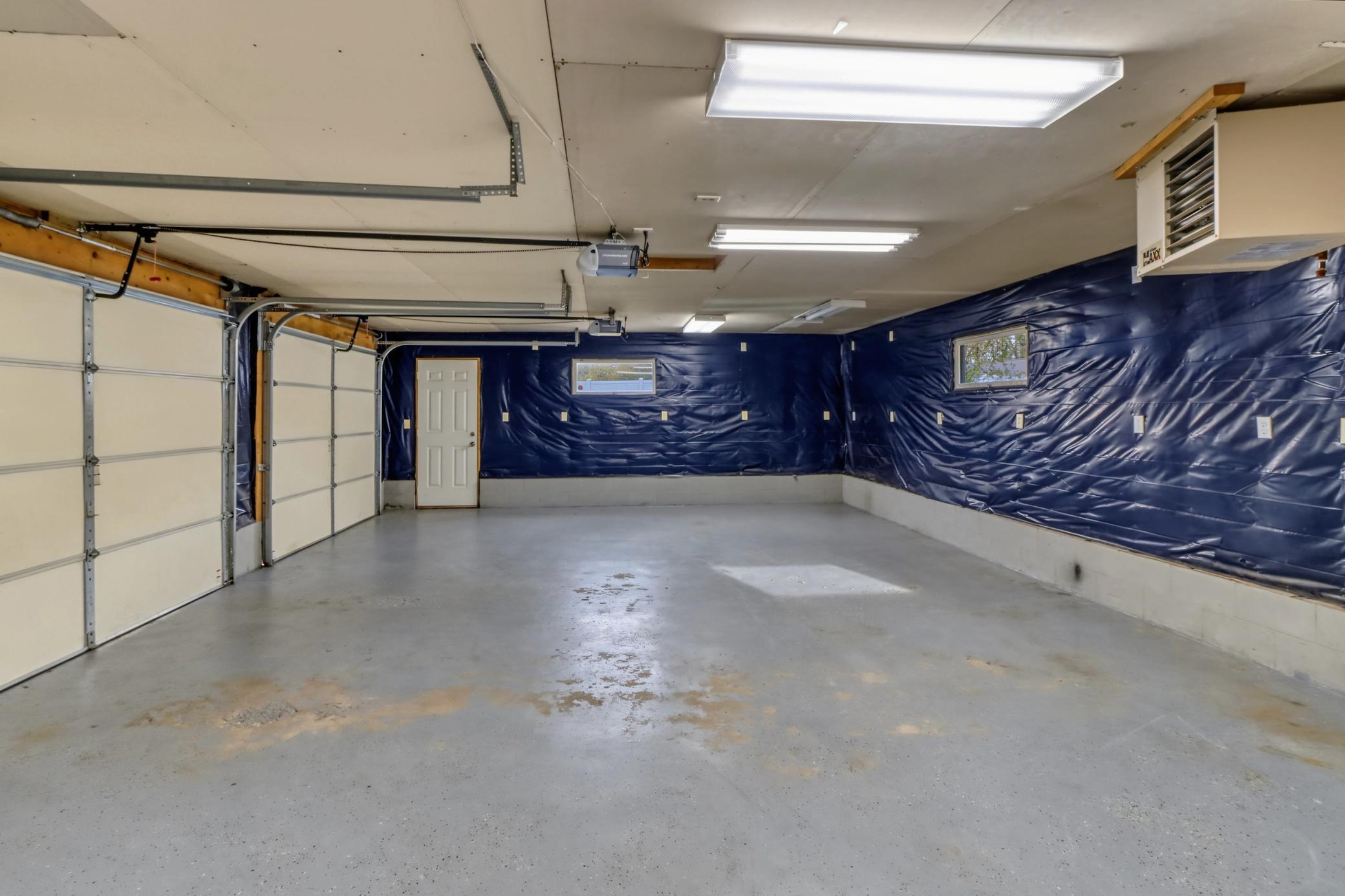 Garage1_2 .jpg
