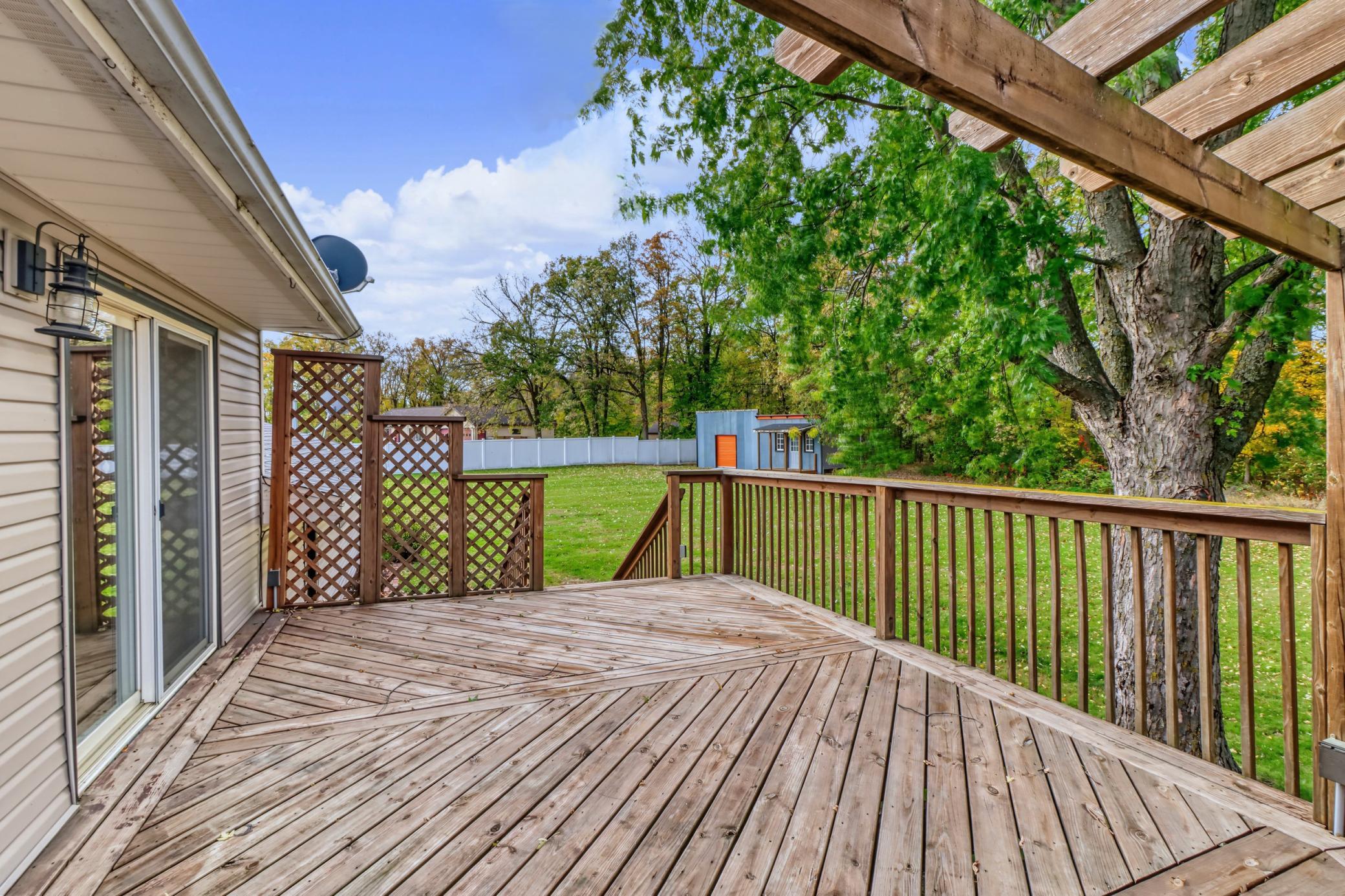 Backyard_deck1_1.jpg
