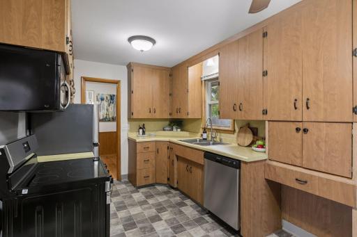5210 52nd Avenue N, Crystal, MN 55429