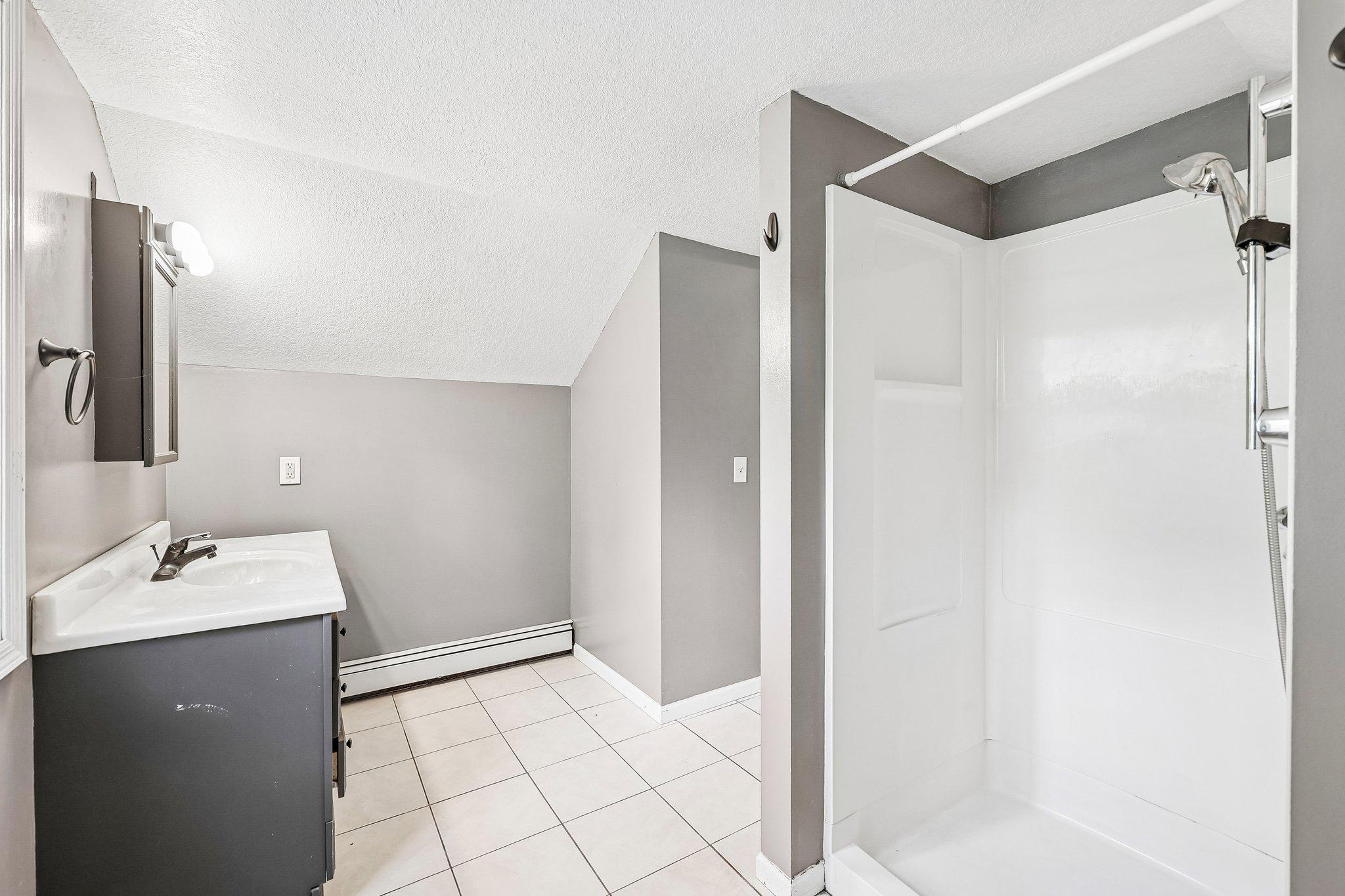 In-law studio unit bath.