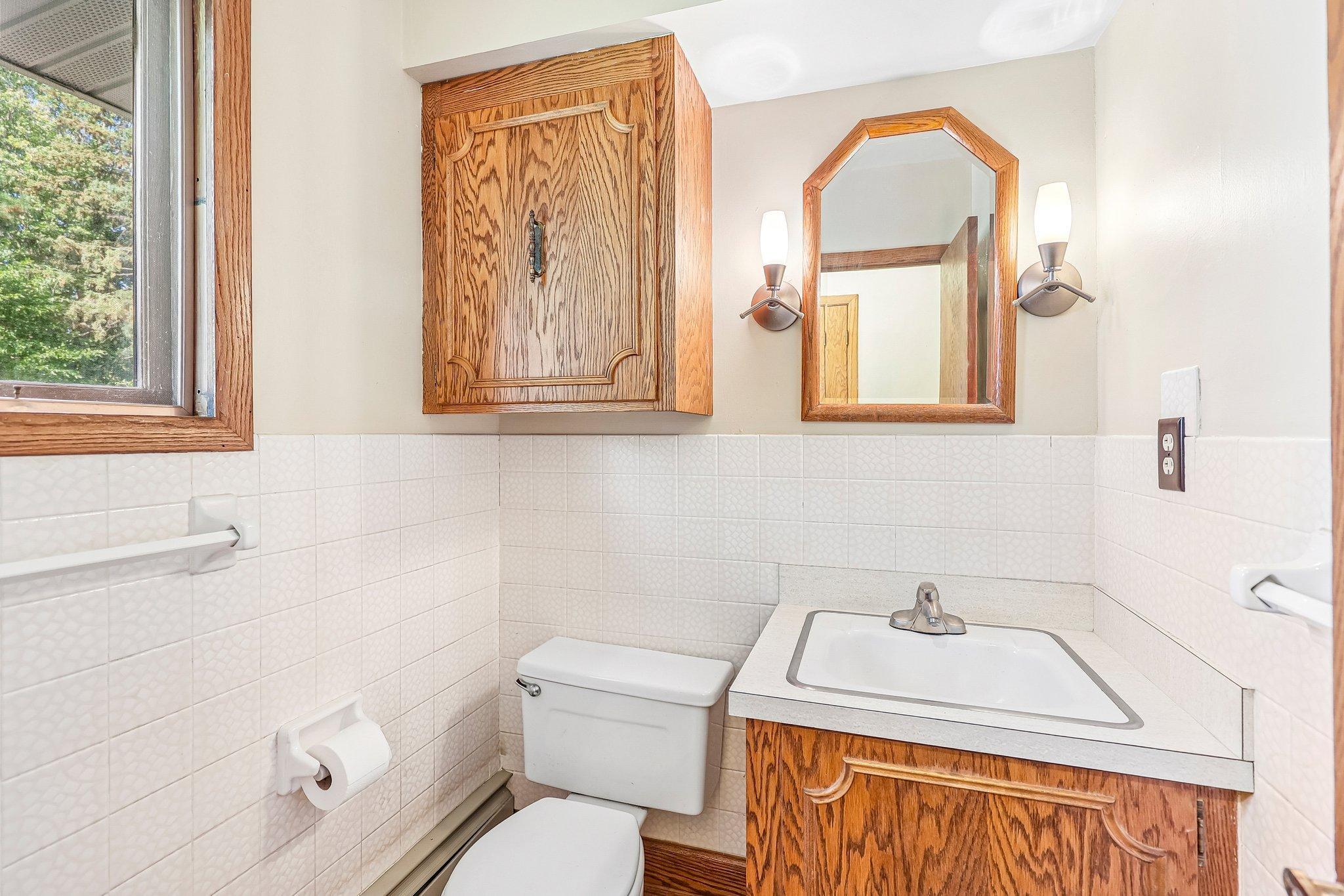 Main floor 1/2 bath.