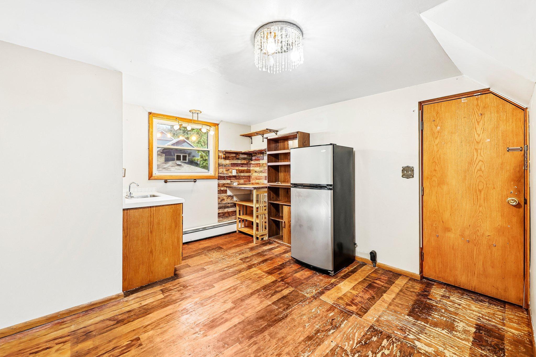 Upper level in-law unit with bedroom