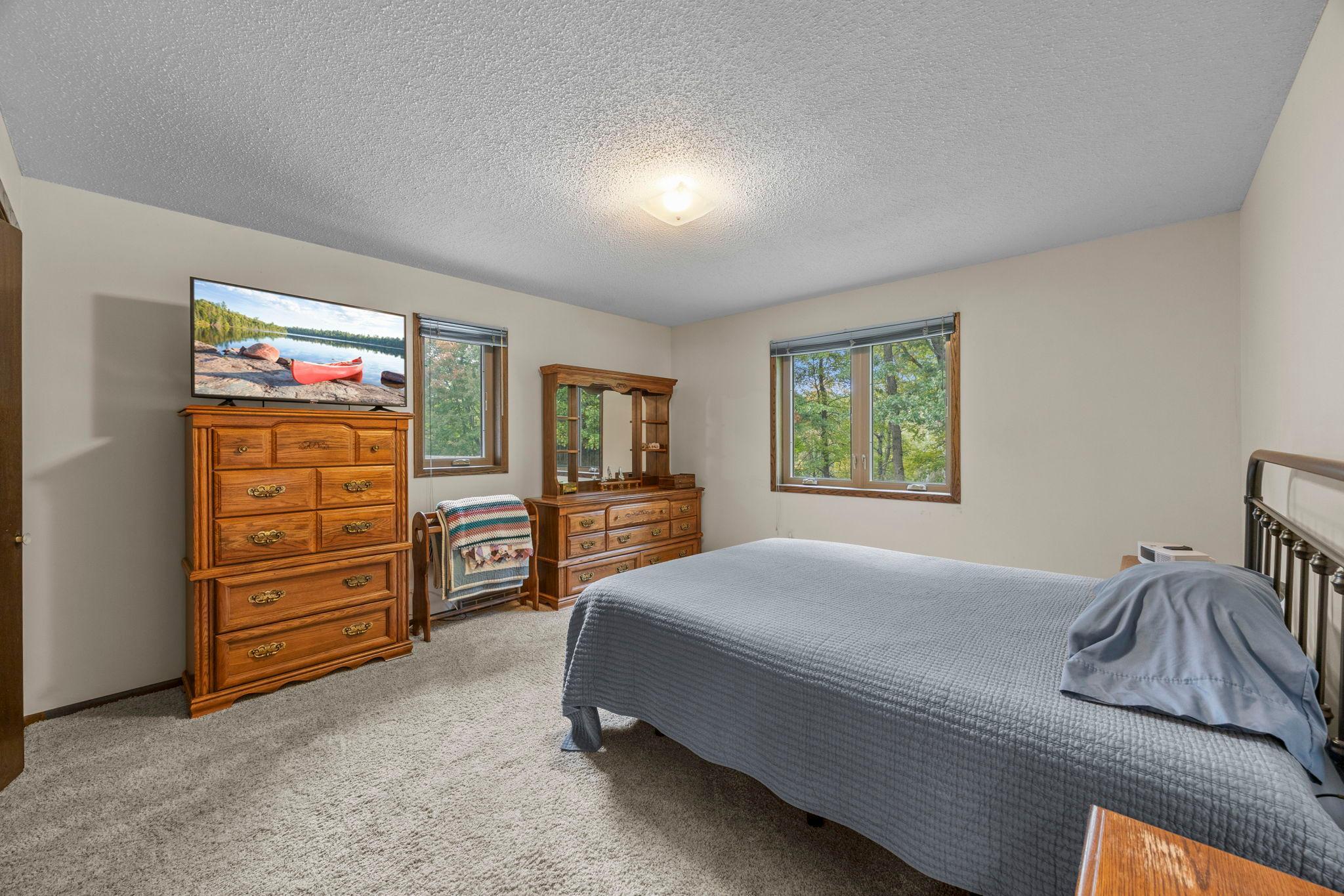 Large primary bedroom.