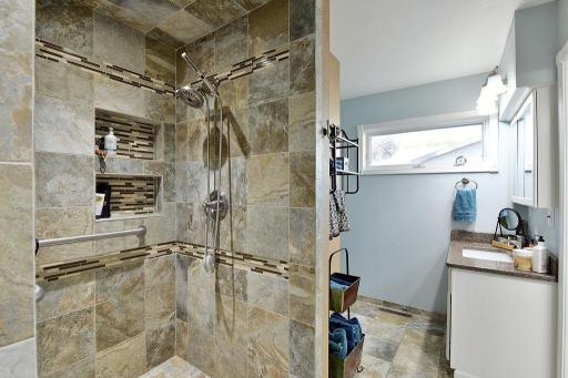 2213 26 1/2 Avenue S, Fargo, ND 58103