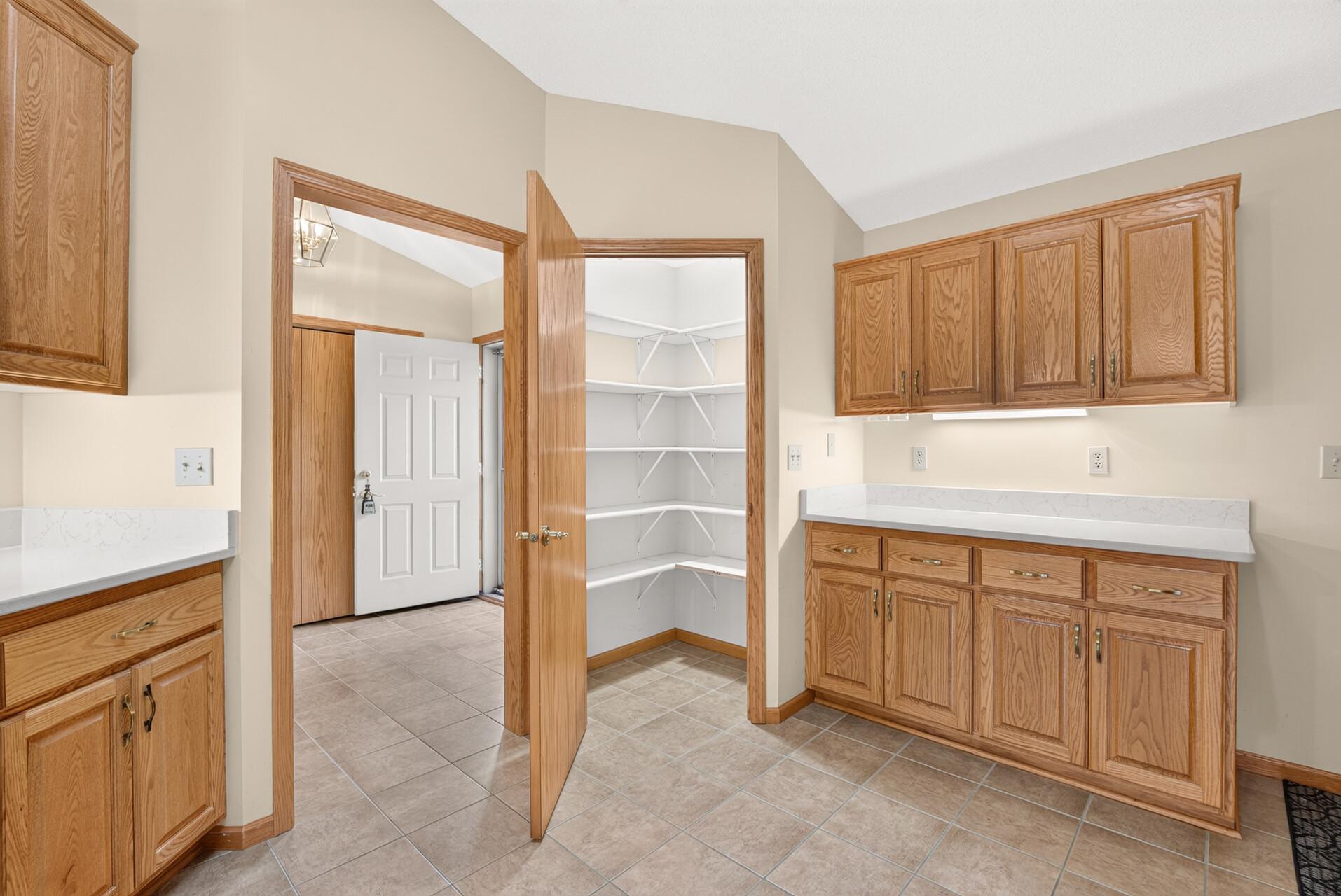 Who doesn't LOVE a walk in pantry?