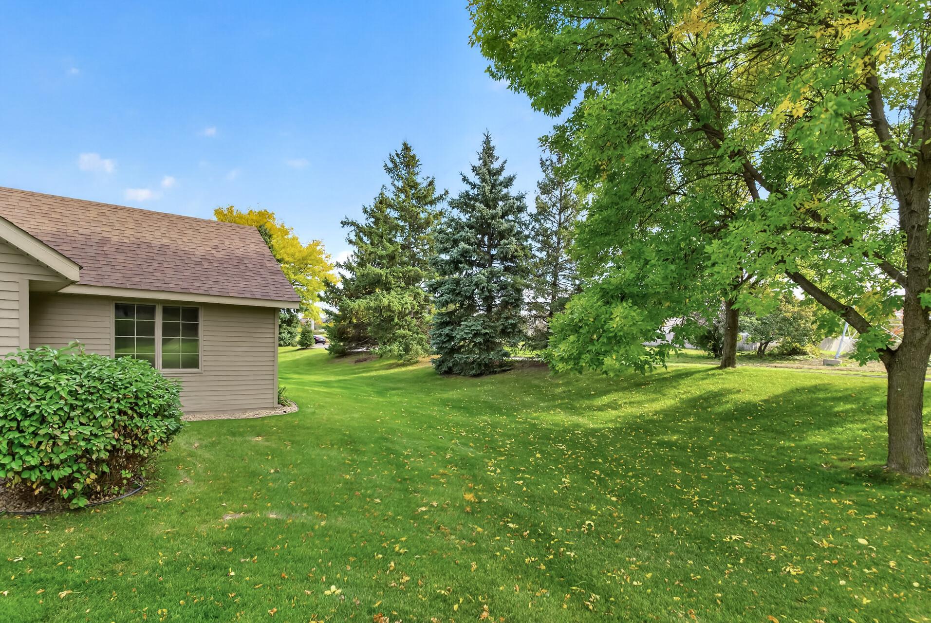 Beautiful end unit surround by mature trees and landscaping.