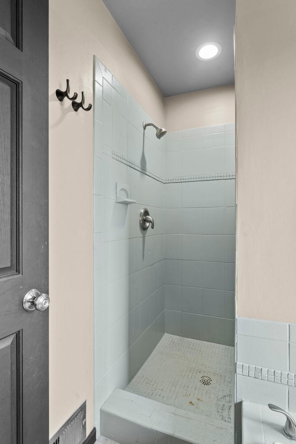 55-web-or-mls-9490 Wedgewood Dr-53.jpg
