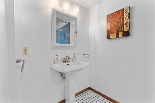 76-web-or-mls-9490 Wedgewood Dr-233.jpg