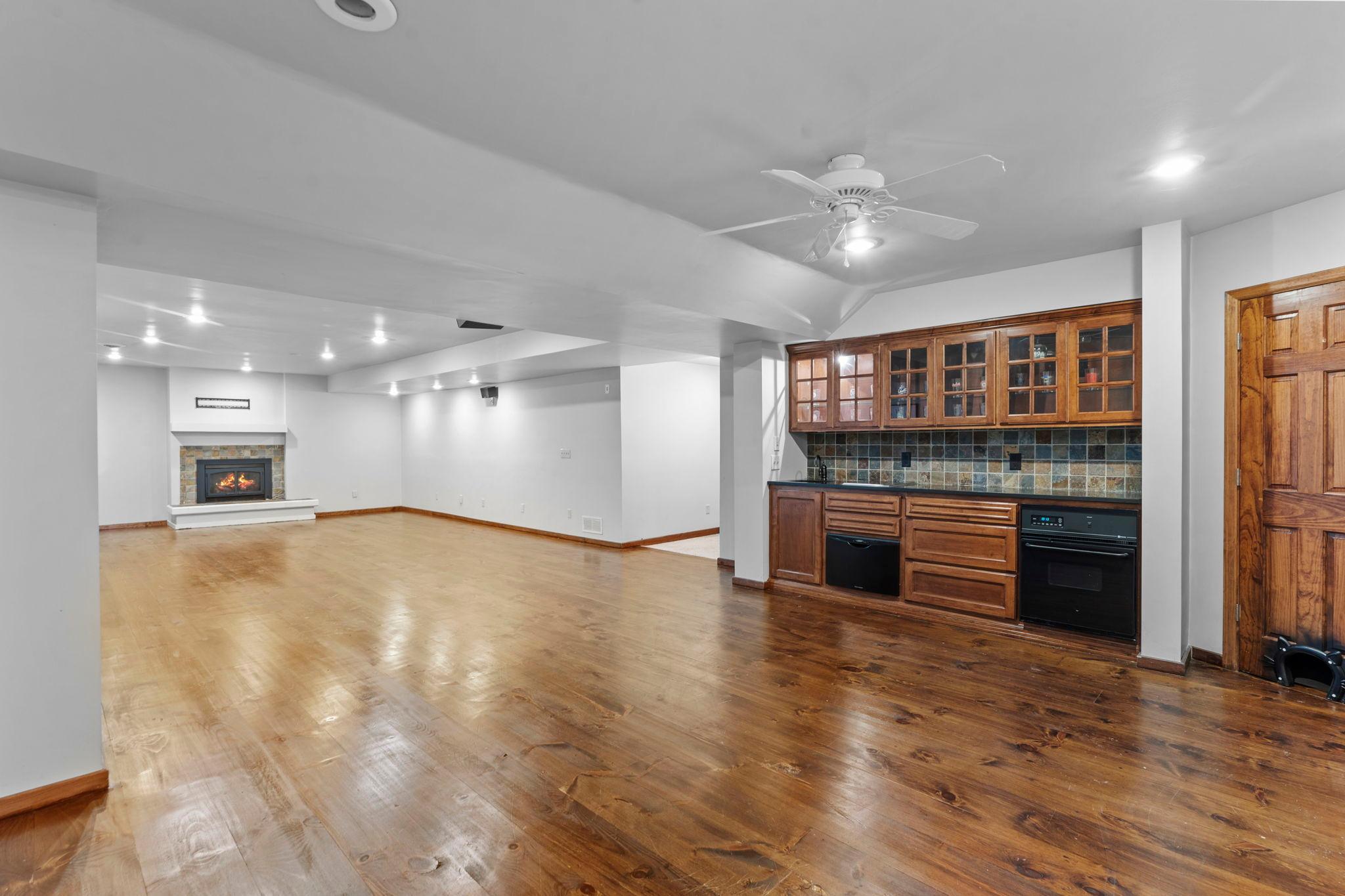67-web-or-mls-9490 Wedgewood Dr-293.jpg