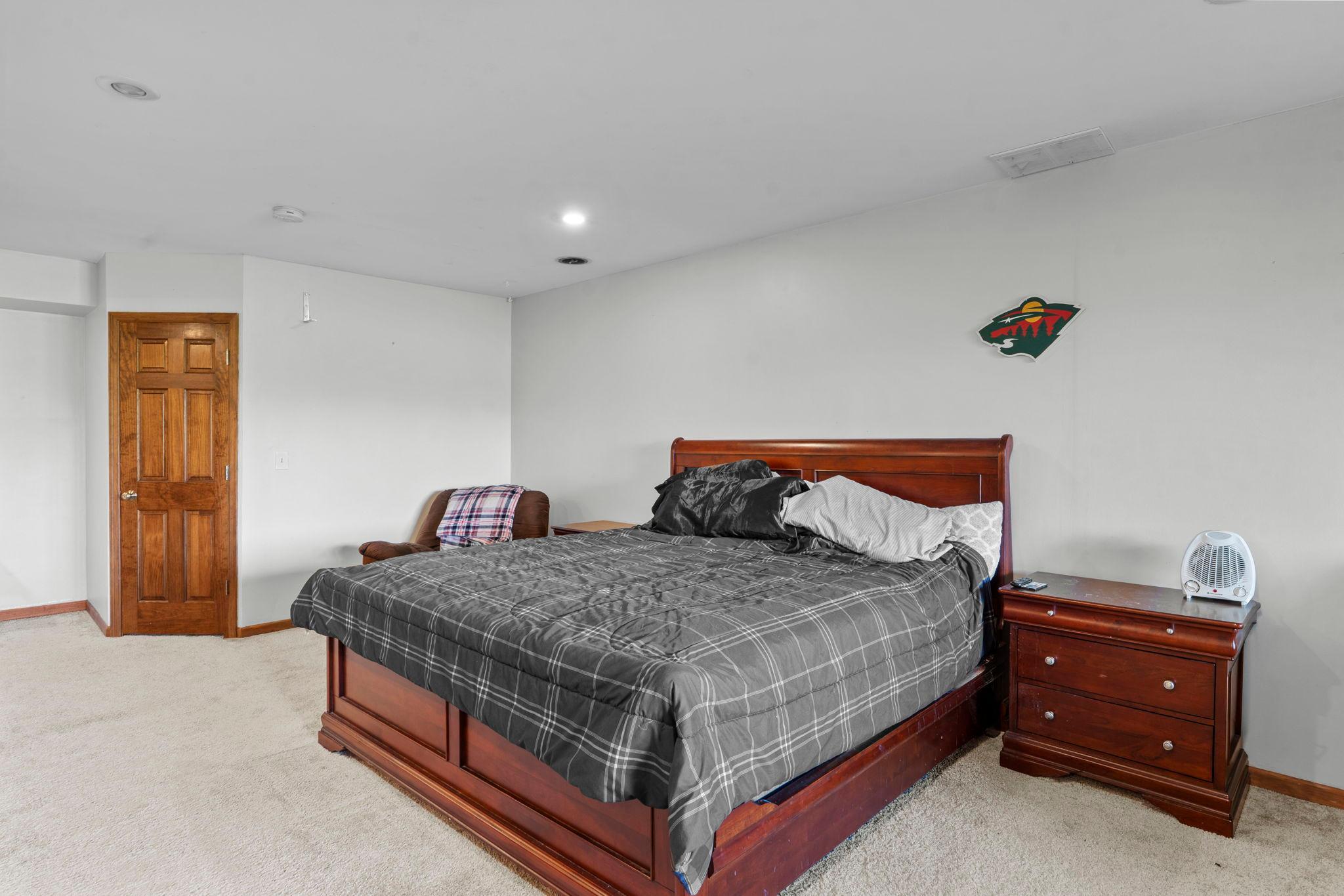 72-web-or-mls-9490 Wedgewood Dr-303.jpg