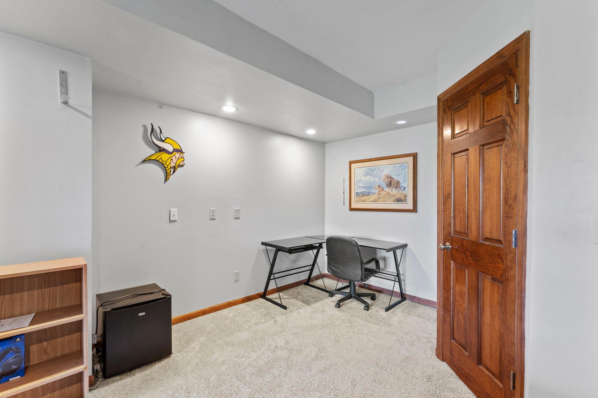 73-web-or-mls-9490 Wedgewood Dr-308.jpg