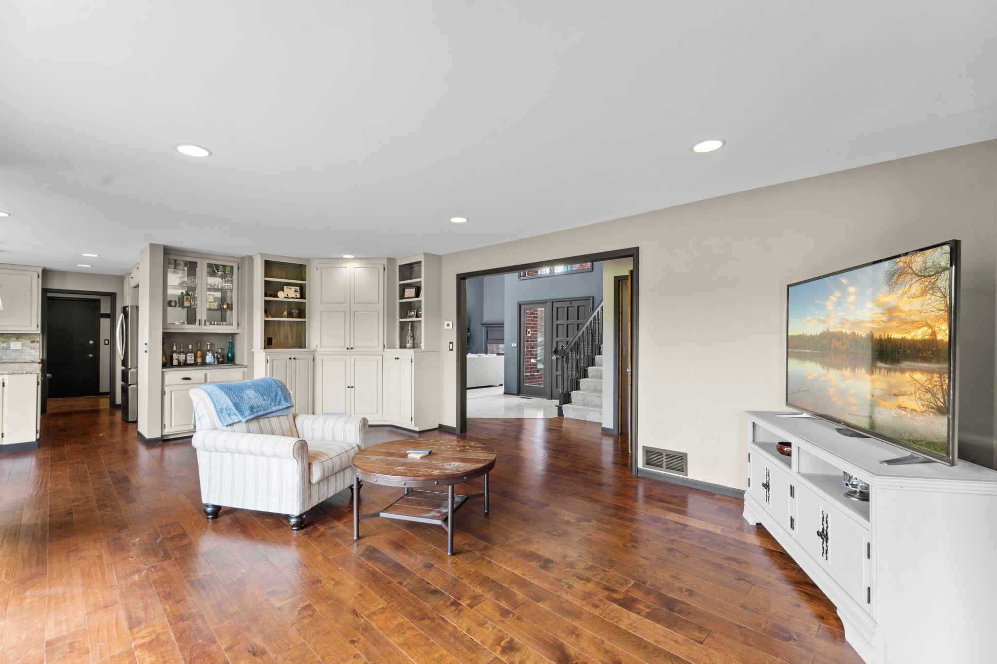 24-web-or-mls-9490 Wedgewood Dr-123.jpg